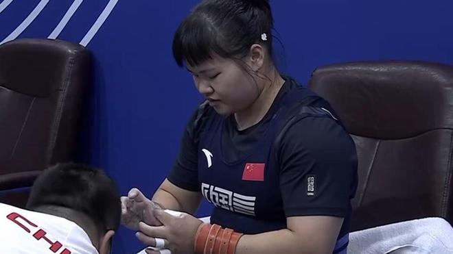 中国队第187金！女子举重亚运首金，梁小梅23公斤优势碾压夺冠
