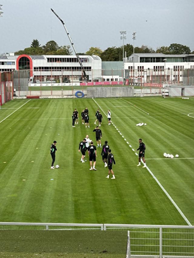 保持状态，拜仁旧将博阿滕今日仍和拜仁二队一起训练